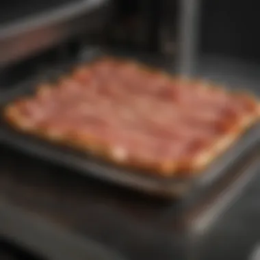 User-friendly features of the bacon tray highlighted
